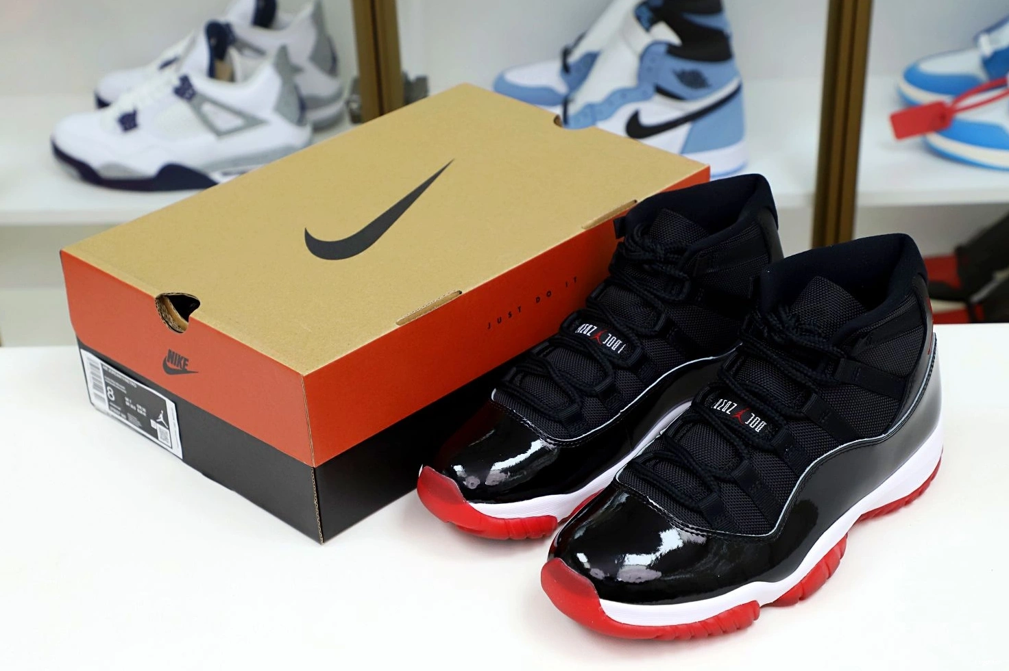 RETRO AIR 2019 11 'BRED' JORDAN 0109